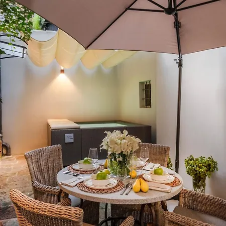Luxury With Courtyard Pool Appartamento Lucca