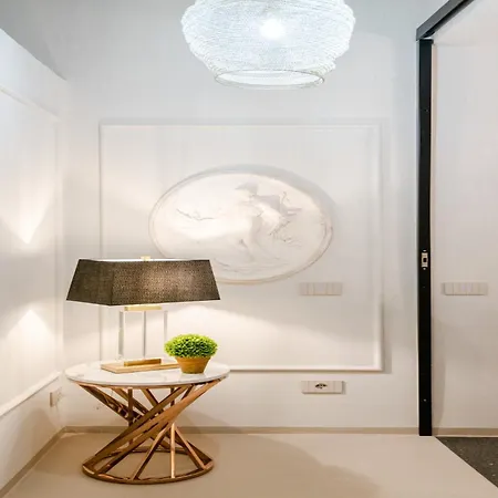 아파트 Luxury With Courtyard Pool *