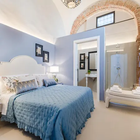 Luxury With Courtyard Pool Appartamento